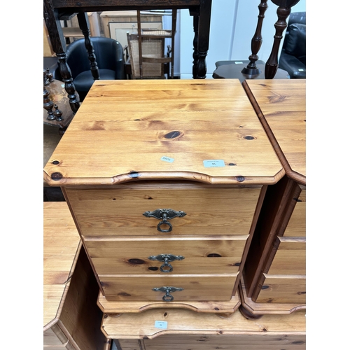 95 - A pair of pine bedside chests of three drawers