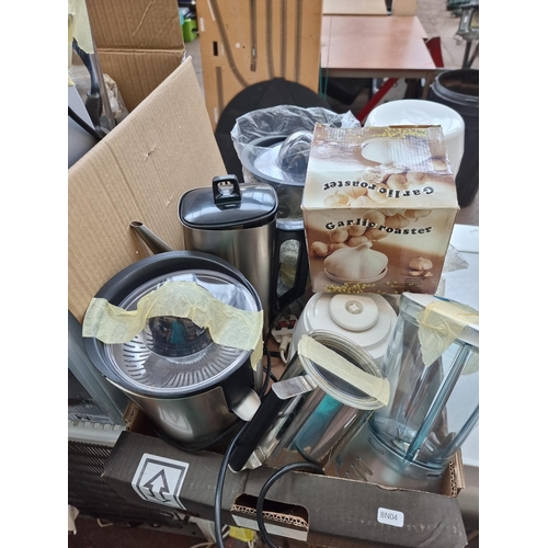 859 - A large collection of kitchens items to include Bosch Tassimo coffee machine, George Foreman Grill, ... 