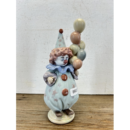 302 - A Lladro 'Littlest Clown' figurine - model no. 5811