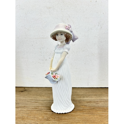 323 - A boxed Lladro 'Little Lady' figurine - model no. 8022