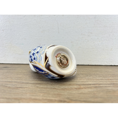 333 - A Royal Crown Derby Sitting Duck paperweight with gold stopper - approx. 7cm high