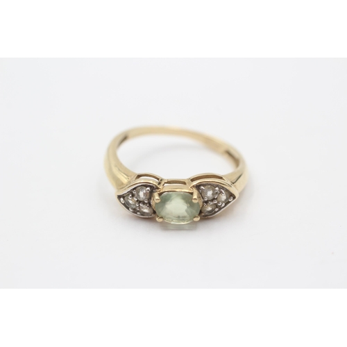 2003 - A 9ct gold white and green gemstone dress ring - approx. gross weight 2.2g