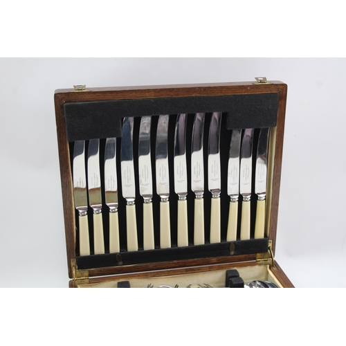 470 - A boxed vintage silver plated thirty nine piece canteen of cutlery