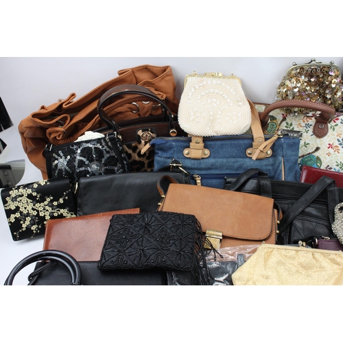 545 - A large collection of handbags