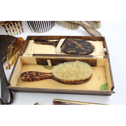 550B - A collection of vanity items to include brushes, fans etc.