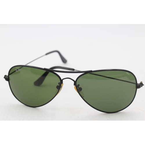 555 - A pair of cased Ray-Ban Aviator sunglasses