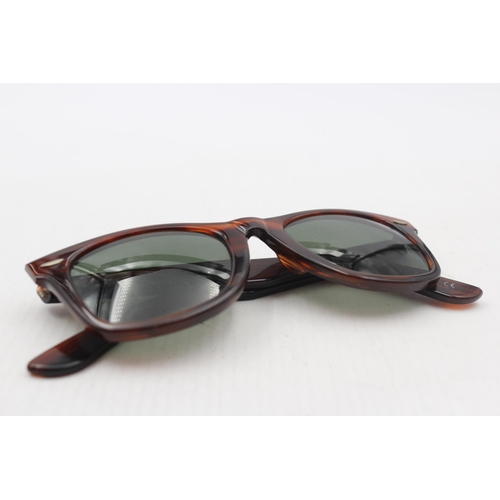 559 - A pair of vintage Bausch & Lomb Ray-Ban Wayfarer brown tortoiseshell sunglasses