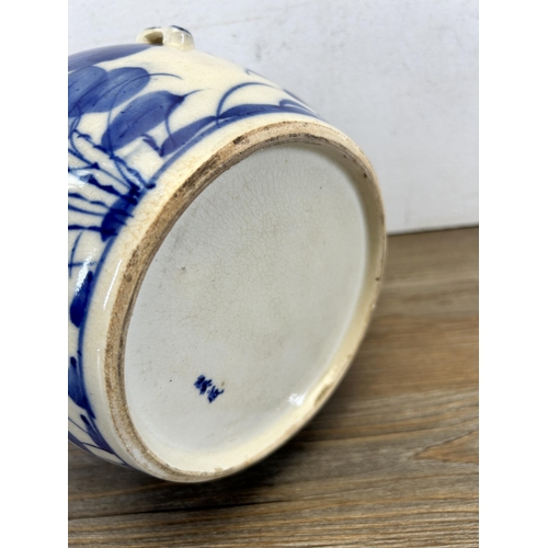 358 - A Chinese blue and white porcelain jar and cover - approx. 19cm high