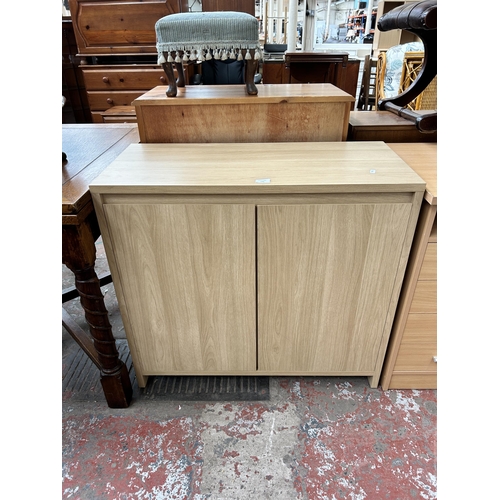 146 - An oak effect sideboard with two cupboard doors