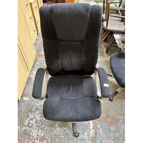 23 - A black fabric and grey plastic swivel office desk chair