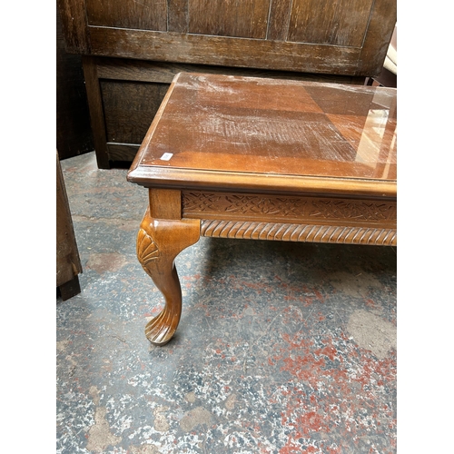 194 - A mahogany rectangular coffee table with cabriole supports