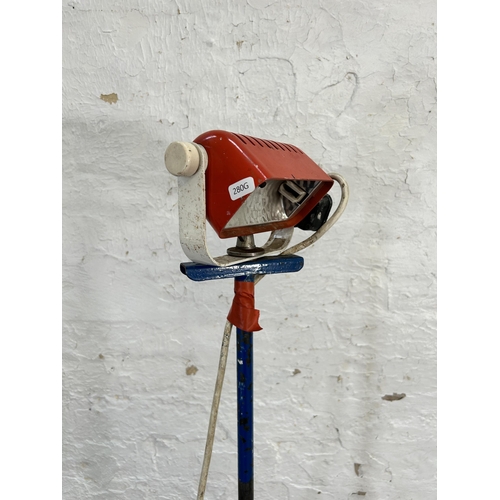 222 - A mid 20th century blue and red metal tripod work light - approx. 170cm extended
