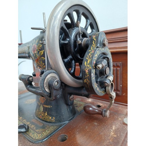 792 - A cased early 20th century Bradbury & Company Limited Medium V.S. manual sewing machine (serial numb... 