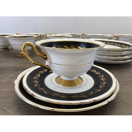 425 - A collection of Shelley tea/dinnerware