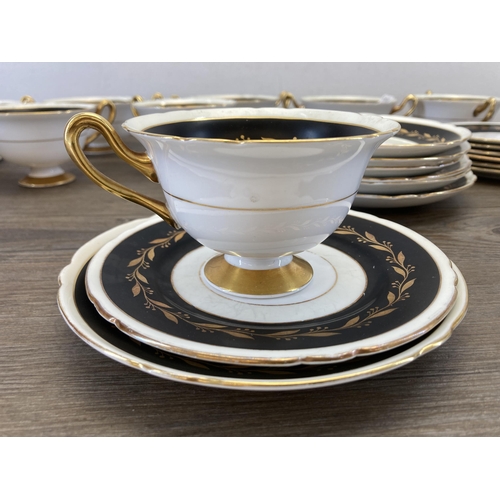 425 - A collection of Shelley tea/dinnerware