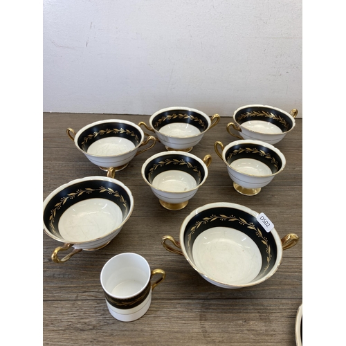 425 - A collection of Shelley tea/dinnerware