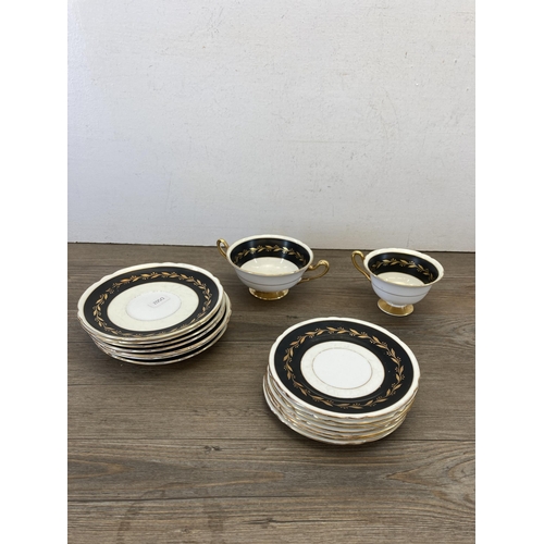 425 - A collection of Shelley tea/dinnerware