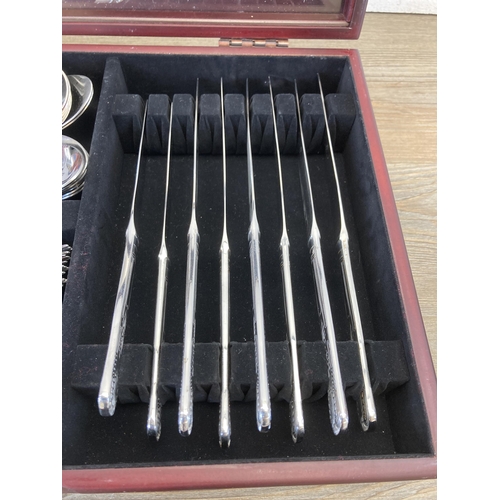 483 - A Viner's mahogany canteen of stainless steel King's pattern cutlery