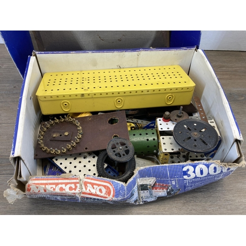 522 - Two items, one Meccano 3000 construction set and one Tonka 4000 dump truck