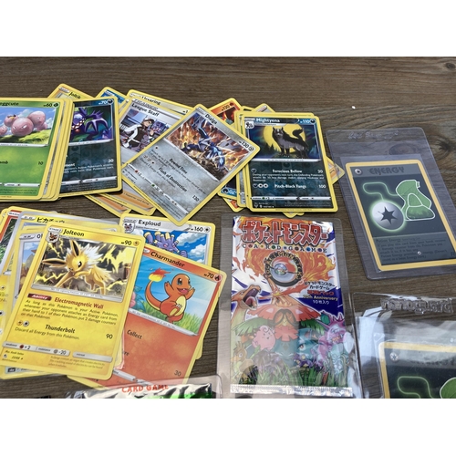 529 - A collection of Pokémon trading cards