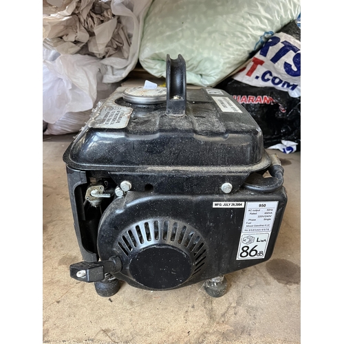 885 - A Medusa T950 compact petrol generator