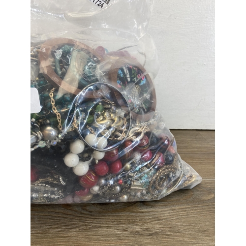 575 - Approx. 10kg of costume jewellery