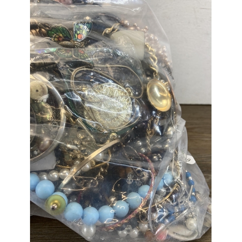 576 - Approx. 10kg of costume jewellery