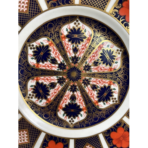 325 - A Royal Crown Derby Old Imari 1128 plate - approx. 21cm diameter