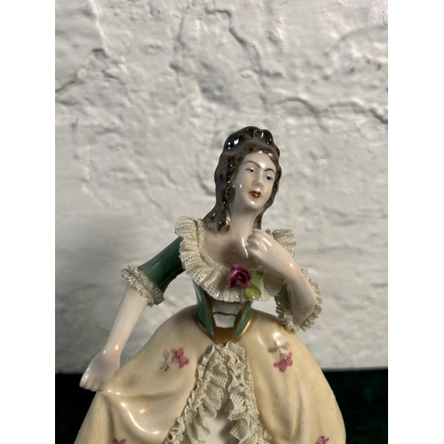 343 - A Dresden hand painted lace porcelain lady figurine, numbered 527 - approx. 17cm high