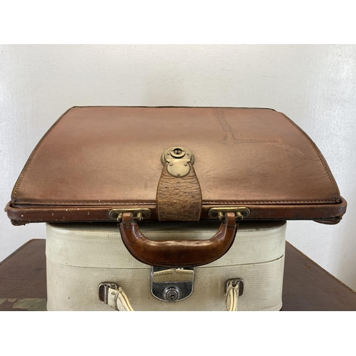 640C - Three antique and vintage bags and cases to include brown leather Gladstone bag etc.