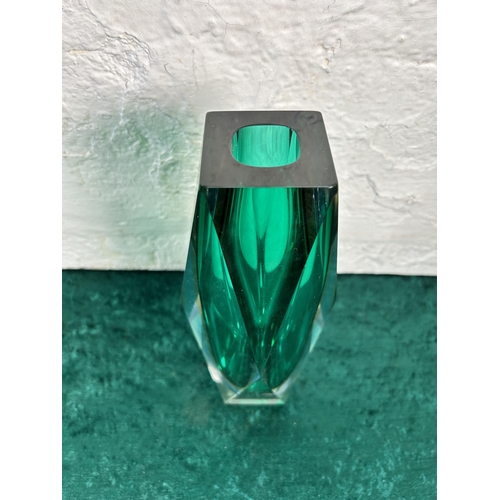 370 - A mid 20th century Murano Sommerso green glass vase - approx. 26cm high