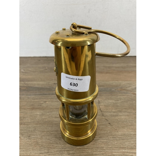 630 - A Hockley Lamp & Linelight Company brass miner's lamp - approx. 17cm high