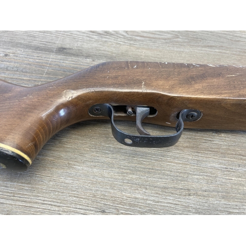 671 - A Norica Mod. 73 cal. 5.5/22 air rifle - approx. 106cm long