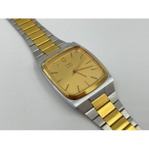 2153 - A Timex Q quartz 32mm men's wristwatch