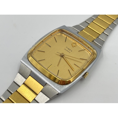 2153 - A Timex Q quartz 32mm men's wristwatch