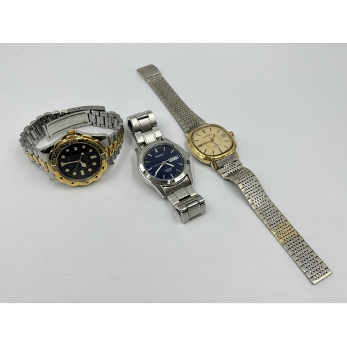 2154 - Three men's wristwatches, one Pulsar Kinetic ref. YT58-X008, one vintage Sekonda USSR mechanical and... 