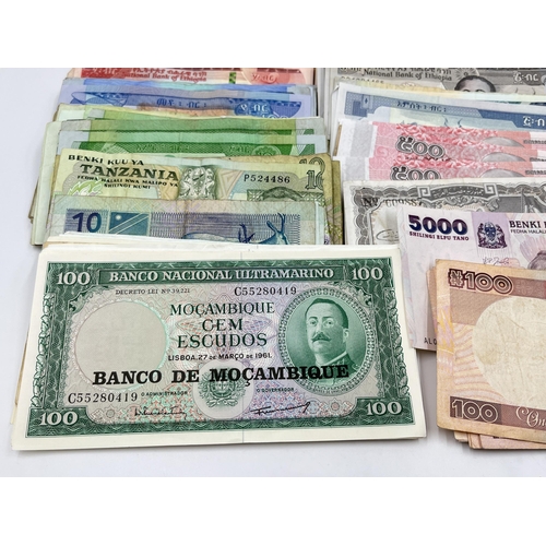 2273 - A collection of banknotes to include Central Bank of Tanzania, Central Bank of Syria, twelve Banco d... 