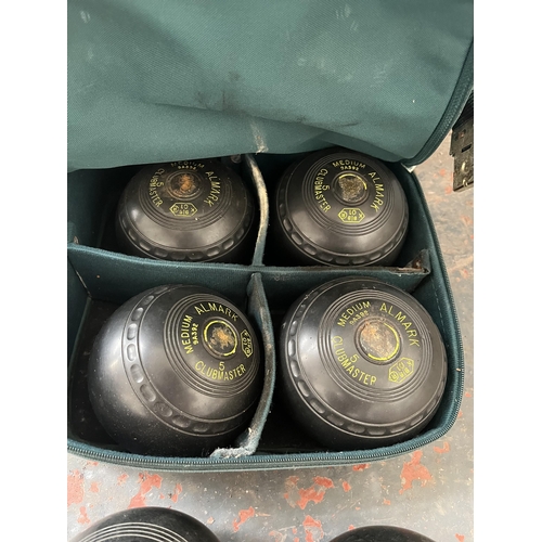 863A - A Henselite carry case containing six crown green bowls to include four Almark Clubmaster etc.