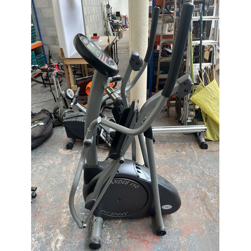 868 - A Horizon fitness cross trainer with digital read out