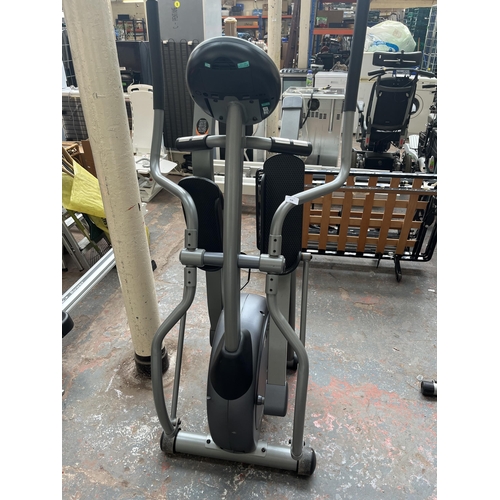 868 - A Horizon fitness cross trainer with digital read out