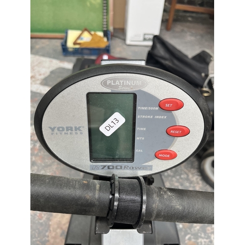 R700 rowing online machine