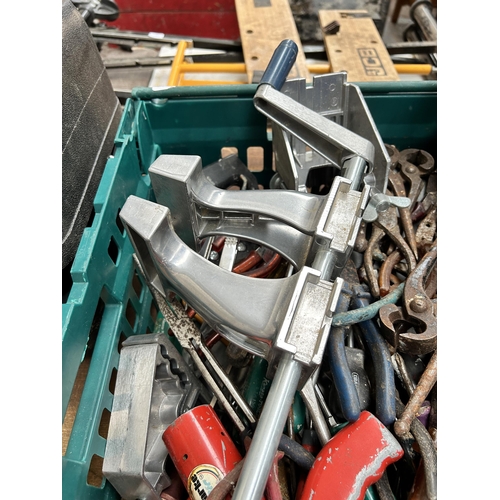 923 - A collection of tools to include bench vice, tin snips, wood planes etc.