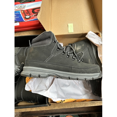 927A - A pair of boxed Site size 9 steel toe cap work boots - RRP £29.99