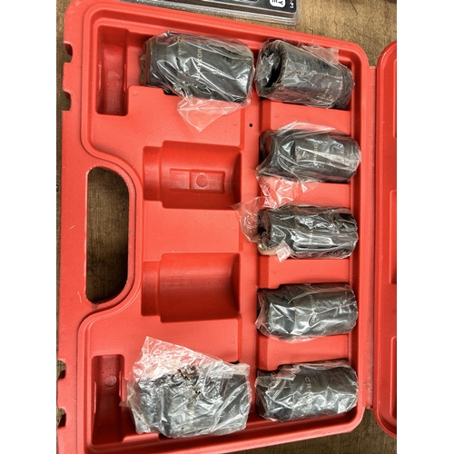 937 - A cased part set of 3 1/4'' drive sockets