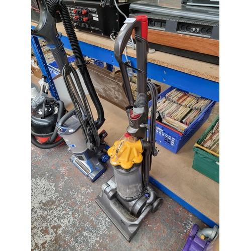 810 - A Dyson DC33 upright bagless vacuum cleaner