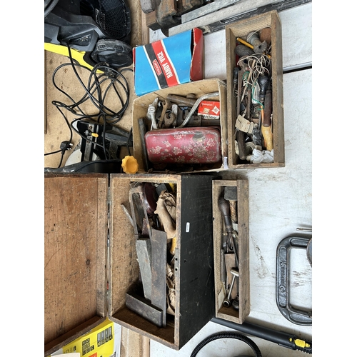 973 - An early/mid 20th century Ebernize pine tool chest with contents