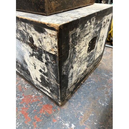 987 - Two early /mid 20th century storage boxes, one containing a large collection of Thoroughbred and cla... 