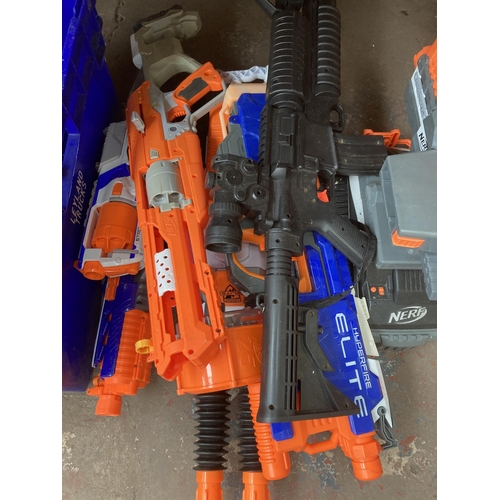 1026 - A large collection of Nerf guns