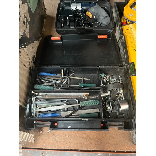 907 - A collection of tools to include Challenge 240V pressure washer, drill bits, allen keys etc.