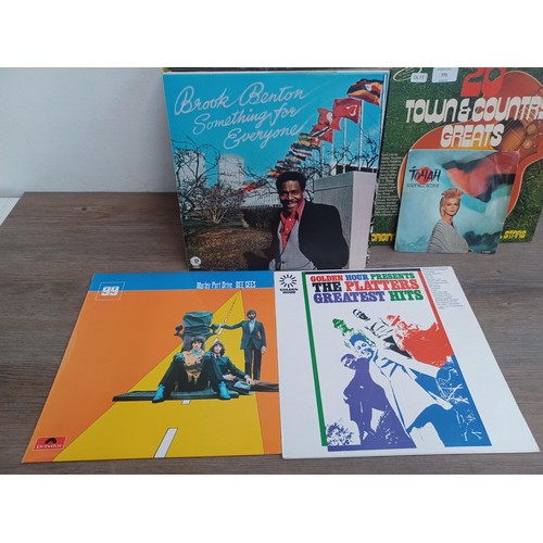 775 - A collection of vinyl records to include Bob Dylan/The Band, The Bee Gees, five Taiwanese unofficial... 